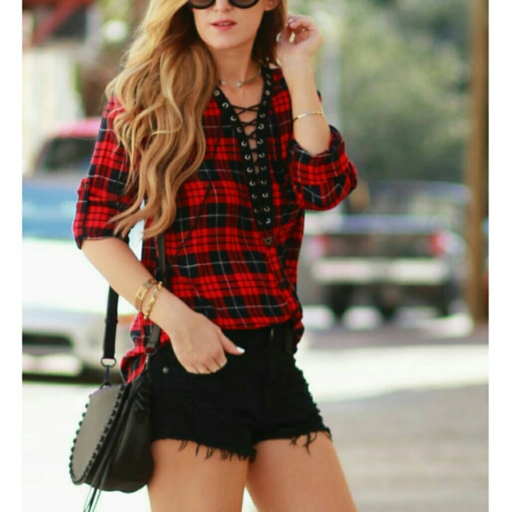 🔴Get the Look🔴Black Vtg Mid Rise Distress Shorts